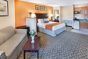 Studio Suite, 1 King Bed, Non Smoking | In-room safe, desk, laptop workspace, iron/ironing board