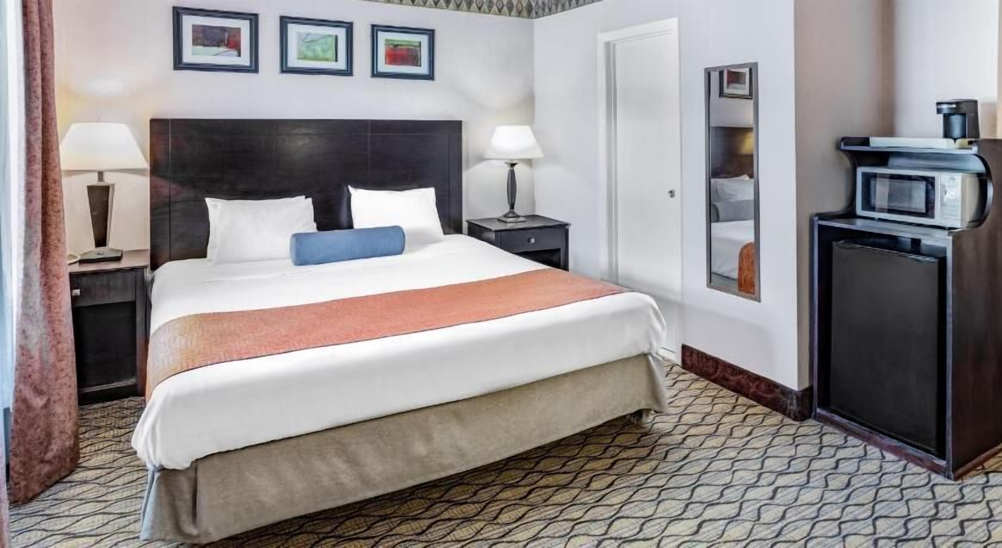 In-room safe, desk, laptop workspace, iron/ironing board