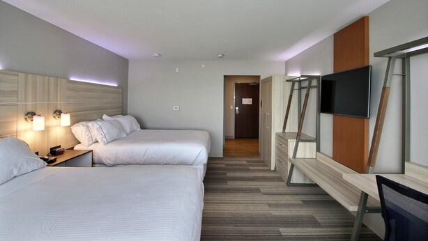 A hotel room with two beds, a desk, a TV, and a wardrobe. - Holiday Inn Express Sedona by IHG (Sedona)