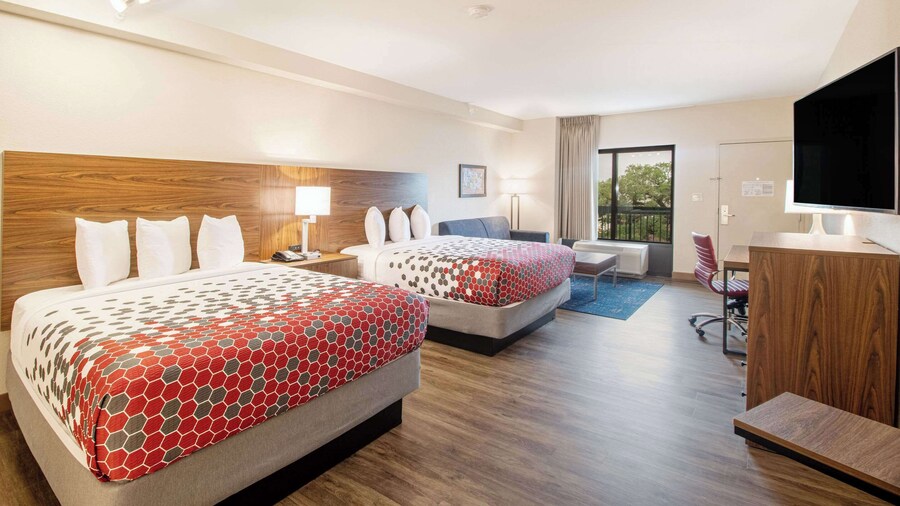 Econo Lodge Inn & Suites Foley - North Gulf Shores