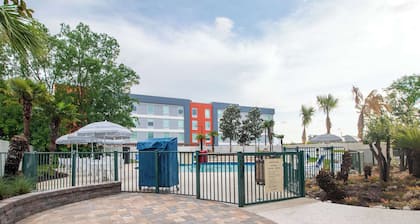 Econo Lodge Inn & Suites Foley - North Gulf Shores