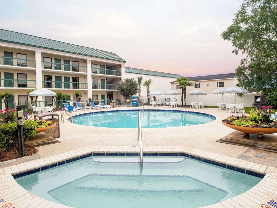 Seasonal outdoor pool, pool umbrellas