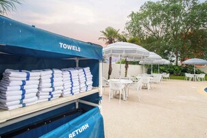 Seasonal outdoor pool, pool umbrellas