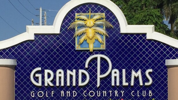 A sign for Grand Palms Golf and Country Club with a palm tree logo. - Grand Palms Spa & Golf Resort (Pembroke Pines)