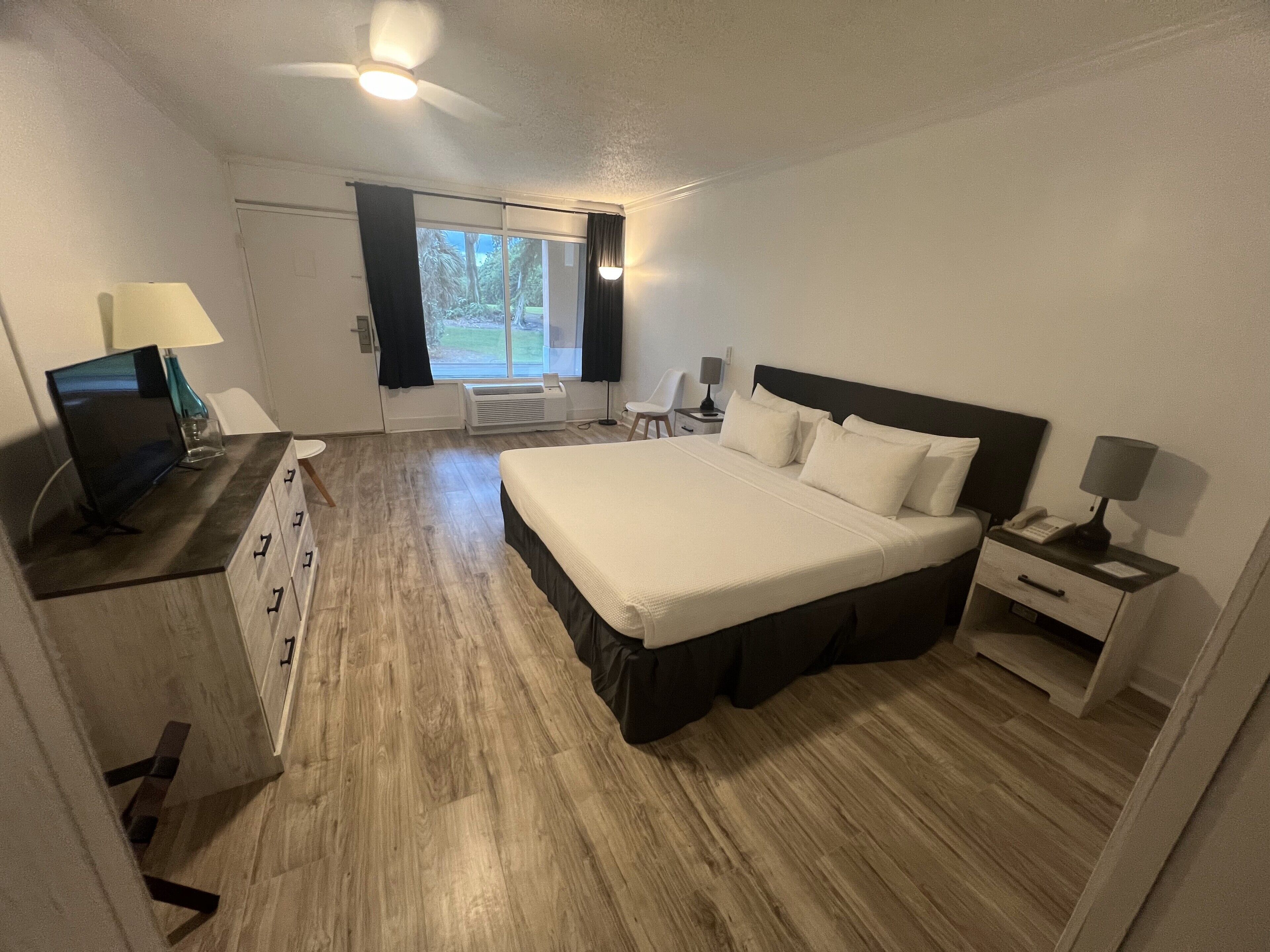 Premium Room, 1 King Bed | 1 bedroom, desk, blackout curtains, iron/ironing board