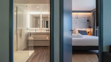 Privilege, Suite, 1 tweepersoonsbed met slaapbank | Luxe beddengoed, een bureau, verduisterende gordijnen