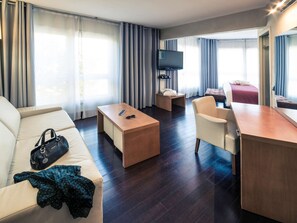 Privilege, Chambre, 1 lit double et 1 canapé-lit | Literie de qualité supérieure, minibar, bureau, rideaux occultants