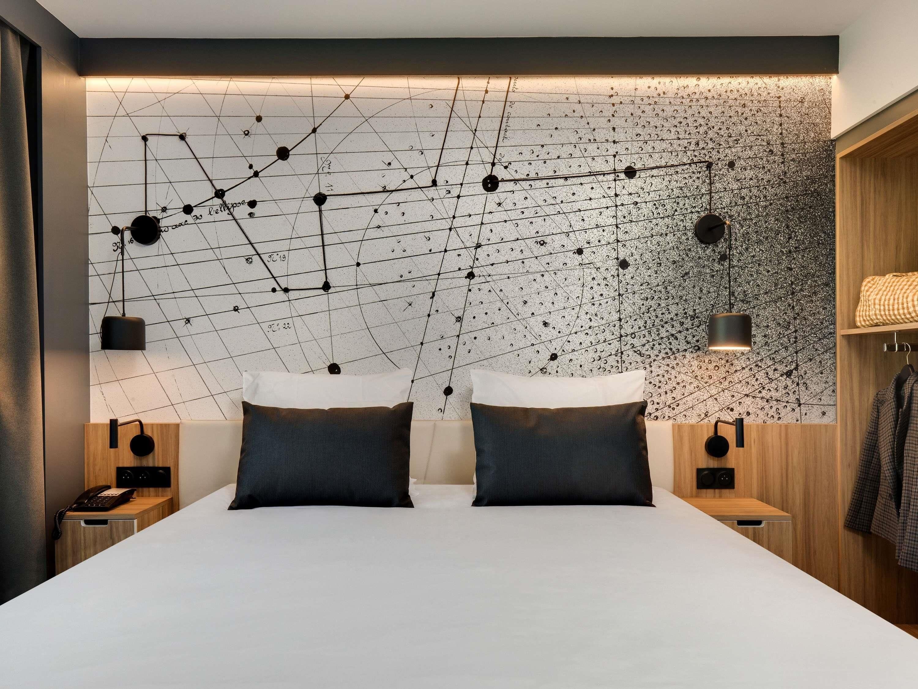 Privilege, Suite, 1 cama doble con sofá cama | Ropa de cama de alta calidad, escritorio, cortinas opacas