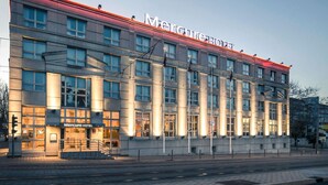 A modern hotel building with a prominent sign, large windows, and a red roof. - Mercure Montpellier Centre Antigone (Montpellier)