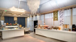 A modern hotel lobby with a central reception desk, a chandelier, and a buffet area. - Mercure Montpellier Centre Antigone (Montpellier)