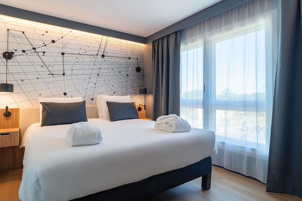 Privilege, Suite, 1 Double Bed with Sofa bed | Premium bedding, desk, blackout drapes, soundproofing