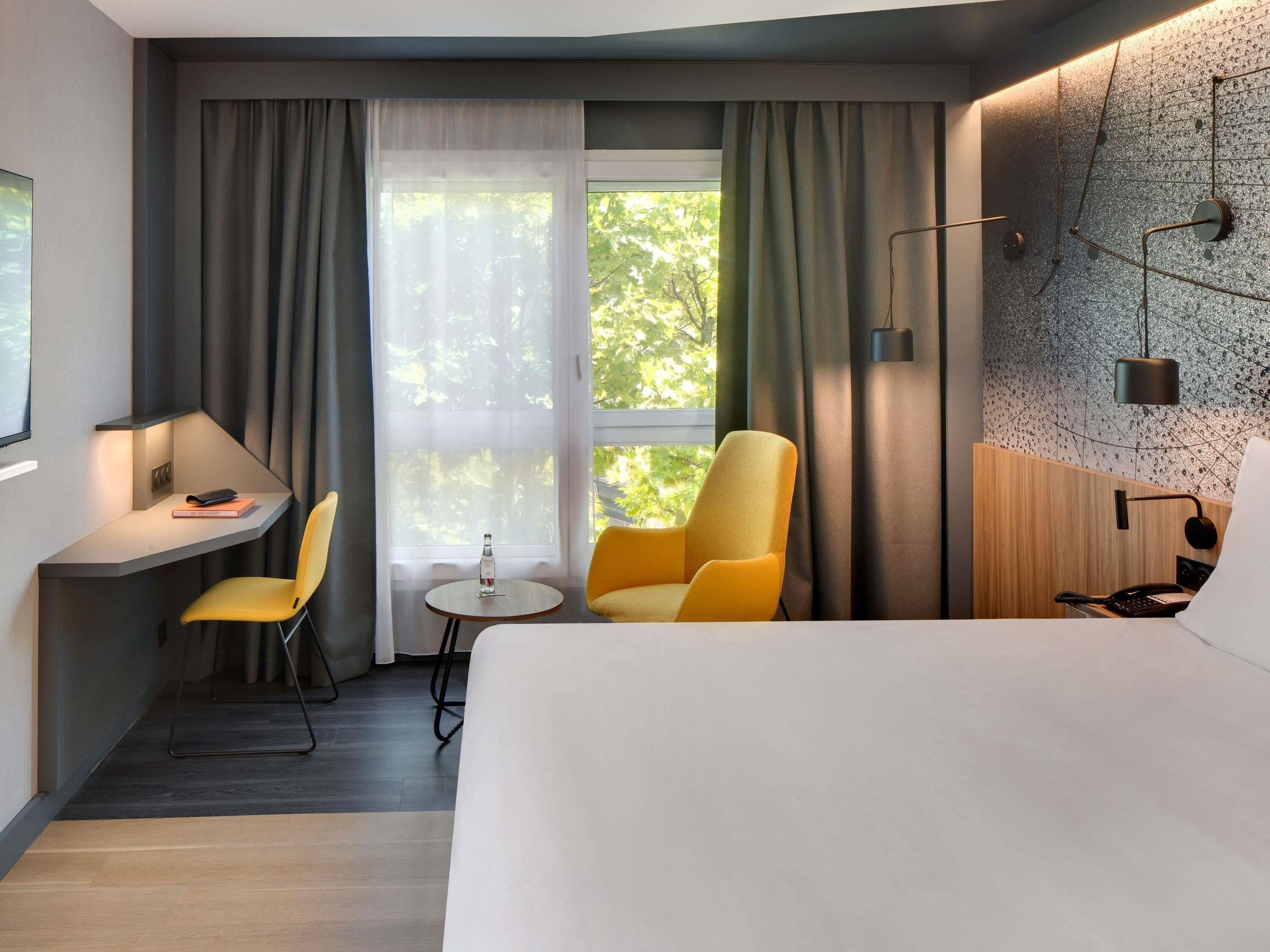 Habitación estándar, 1 cama doble | Ropa de cama de alta calidad, escritorio, cortinas opacas