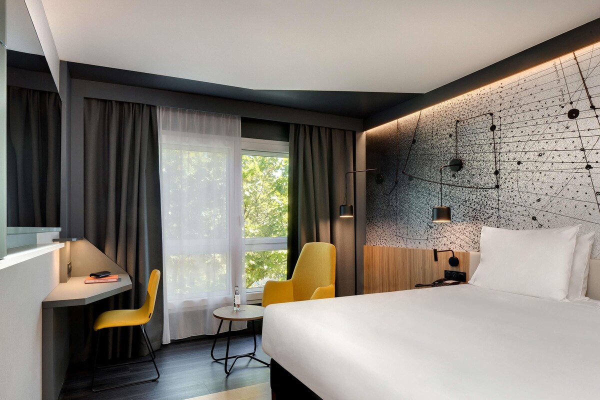 Standard Room, 1 Double Bed | Premium bedding, desk, blackout drapes, soundproofing