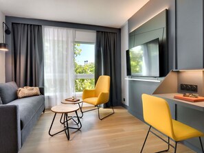 Privilege, Suite, 1 Doppelbett und Schlafsofa | Hochwertige Bettwaren, Schreibtisch, Verdunkelungsvorhänge