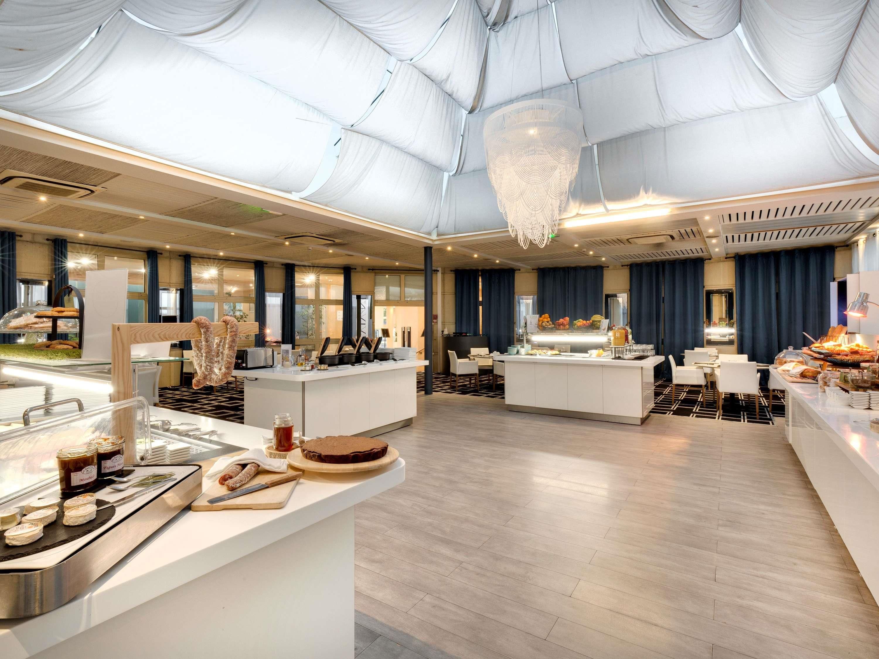 Petit déjeuner buffet servi tous les jours en supplément