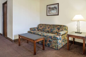 Escritorio, cortinas opacas, tabla de planchar con plancha y wifi gratis