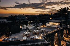 3 restaurants, breakfast, lunch, dinner served; Mediterranean cuisine 