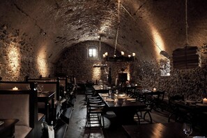 3 restaurants, breakfast, lunch, dinner served; Mediterranean cuisine 