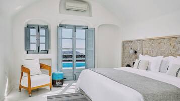 Olympian Villa | Hypo-allergenic bedding, minibar, in-room safe, desk