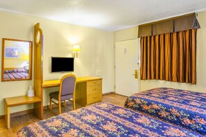 Premium bedding, desk, blackout curtains, free WiFi