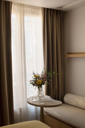 Premium bedding, in-room safe, individually decorated