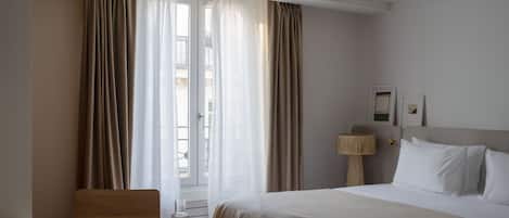 Premium bedding, in-room safe, individually decorated