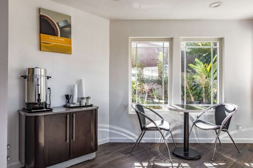 Motel 6 Fountain Valley, CA - Huntington Beach Area