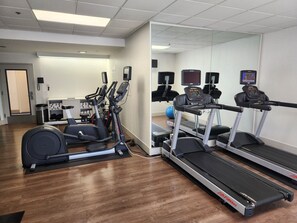 A gym with treadmills, elliptical machines, and a mirrored wall. - Holiday Inn Express Atlanta W/ I-20/ Douglasville by IHG (Douglasville)