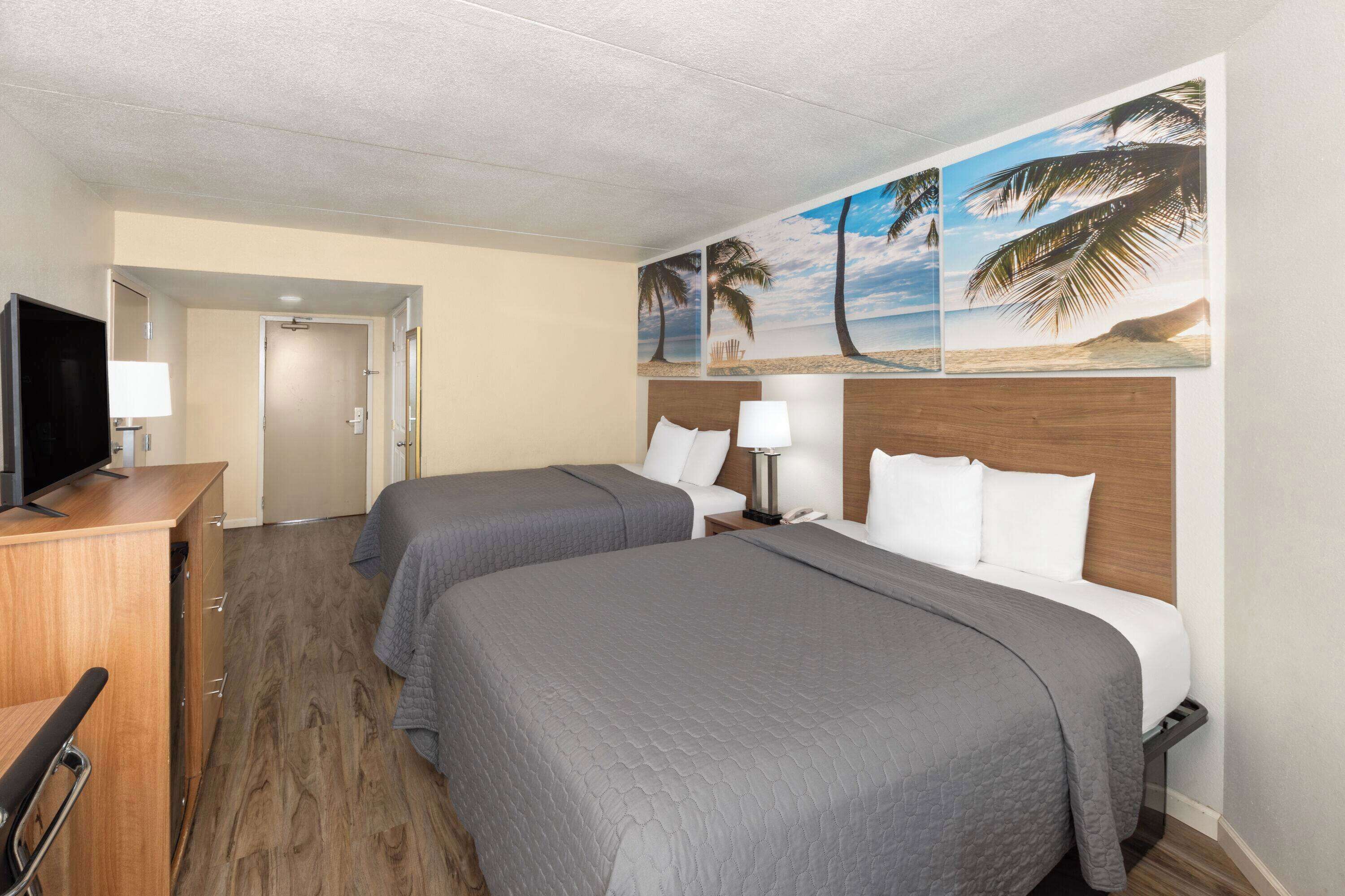 Escritorio, tabla de planchar con plancha y cunas gratuitas 