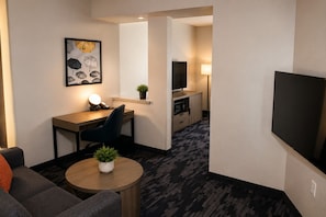 In-room safe, desk, iron/ironing board, free cribs/infant beds - City Express By Marriott Lafayette (Lafayette)