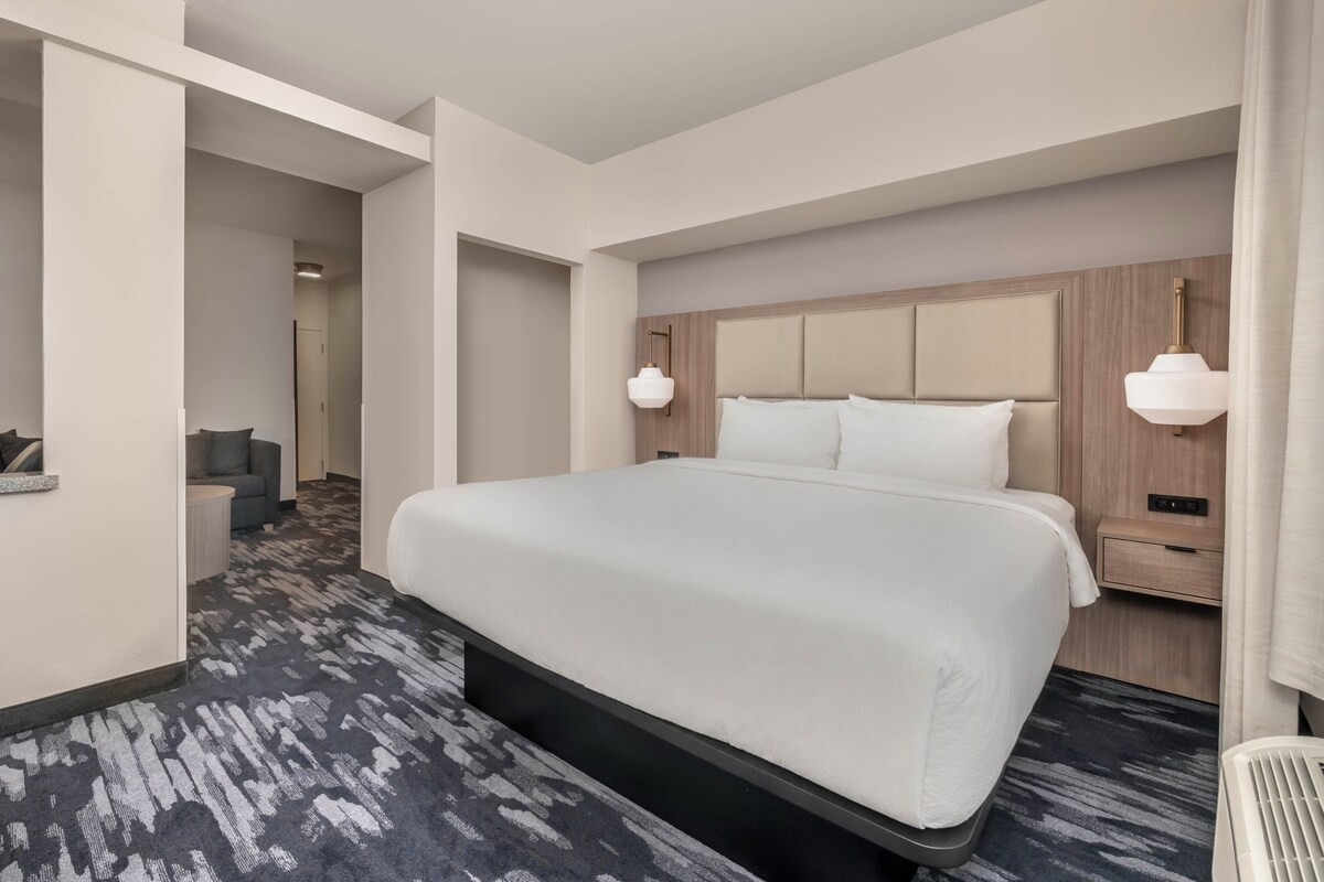 In-room safe, desk, iron/ironing board, cribs (free)