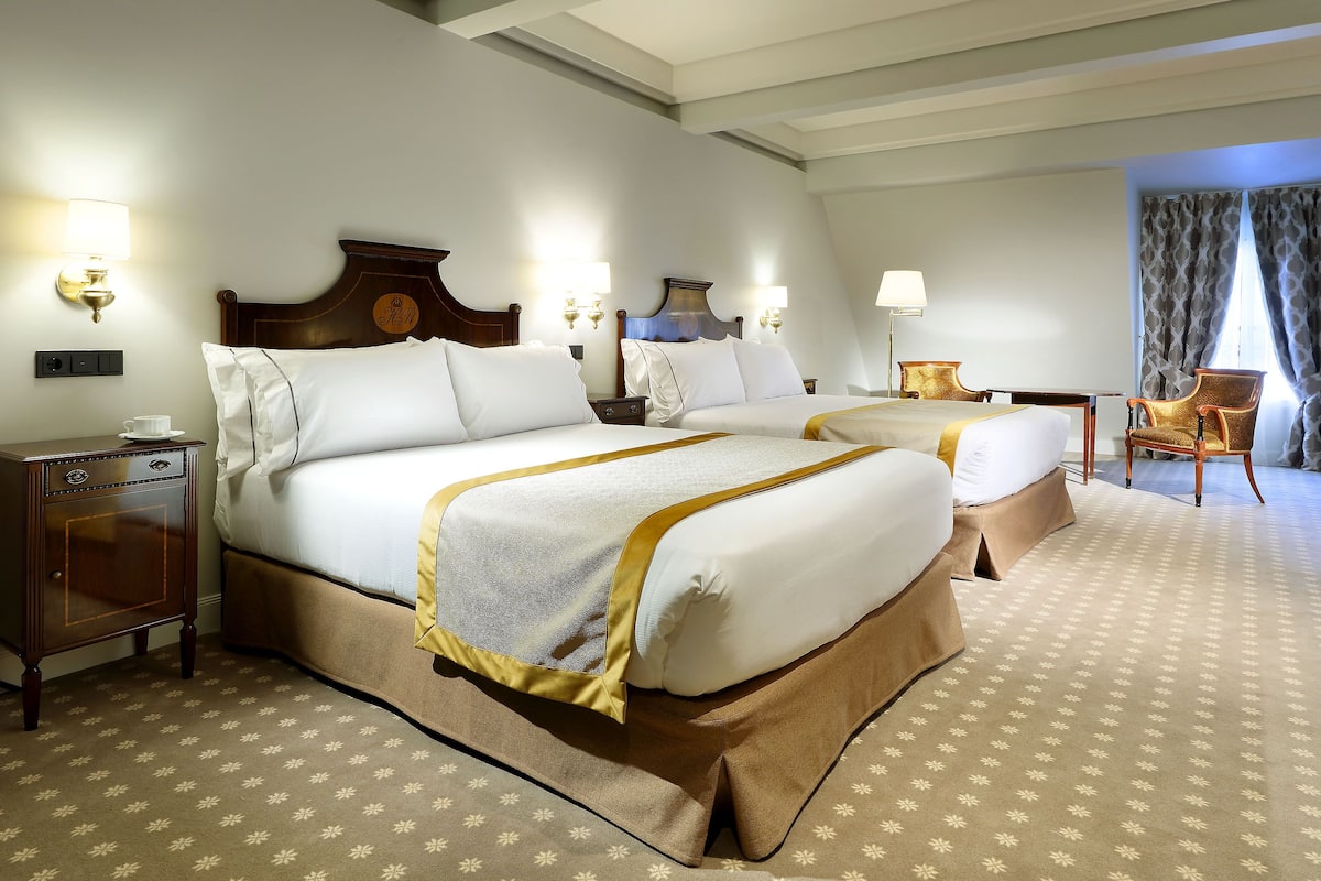 Premium Room, Sea View | 1 bedroom, premium bedding, minibar, in-room safe