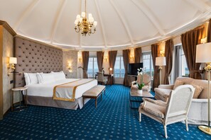 1 bedroom, premium bedding, minibar, in-room safe