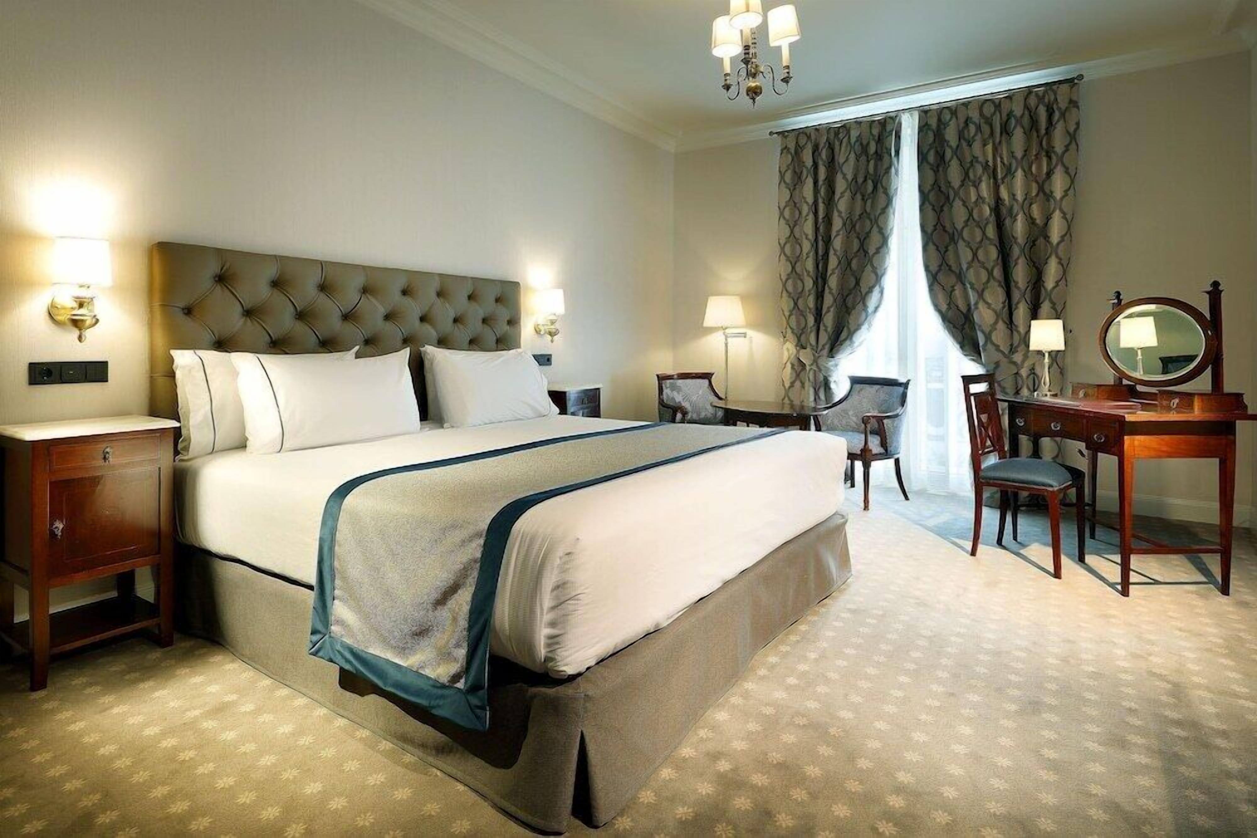 Premium bedding, minibar, in-room safe, desk