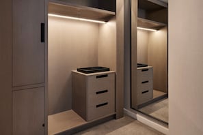 1 bedroom, Frette Italian sheets, premium bedding, minibar