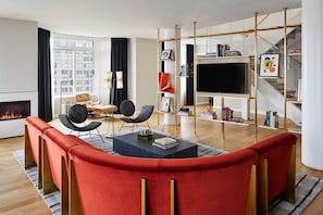 Suite, 2 habitaciones (View) | Sábanas italianas Frette, ropa de cama de alta calidad, minibar