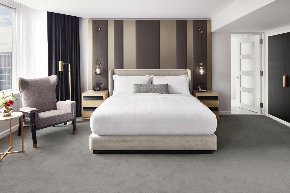 Frette Italian sheets, premium bedding, minibar, in-room safe