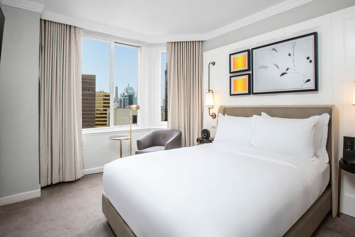 Deluxe Room, 1 Queen Bed, Non Smoking, City View