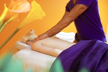 Couples treatment rooms, body treatments, body wraps, body scrubs at The Saguaro Palm Springs