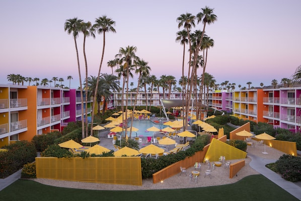 Piscine extérieure, tentes de plage, parasols de plage