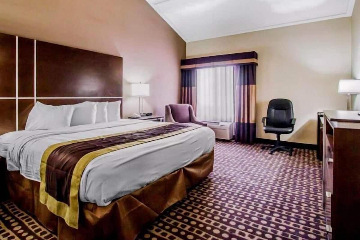 In-room safe, desk, iron/ironing board, free WiFi