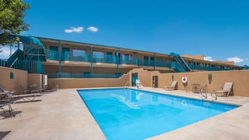 Sesongbasert utendørsbasseng