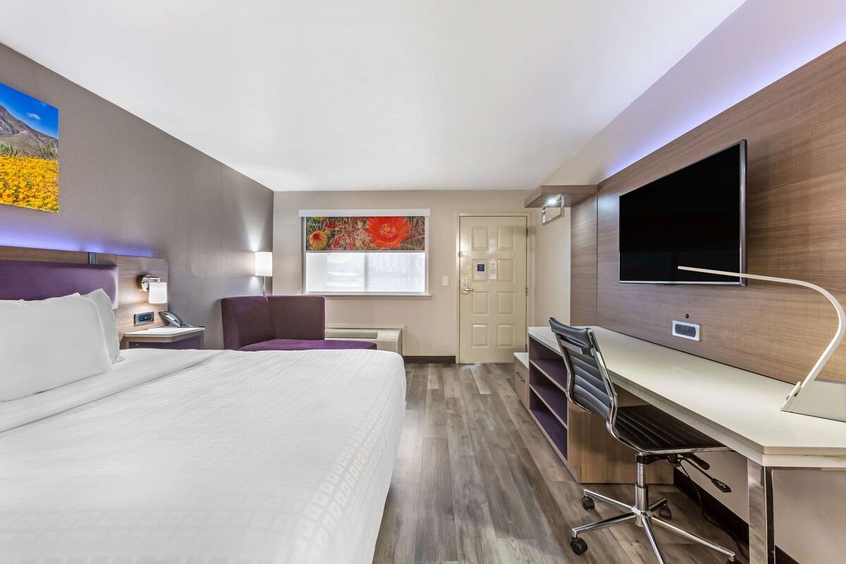 Standard Room, 1 King Bed, Non Smoking, Refrigerator & Microwave | Desk, laptop workspace, iron/ironing board, rollaway beds
