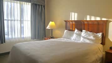 1 bedroom, desk, laptop workspace, blackout drapes