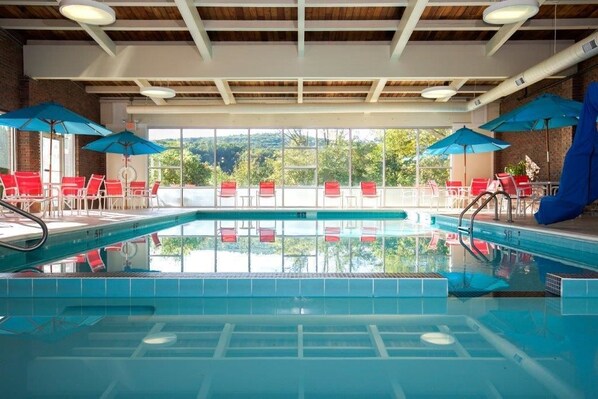 Indoor pool - White River Inn and Suites (White River Junction)
