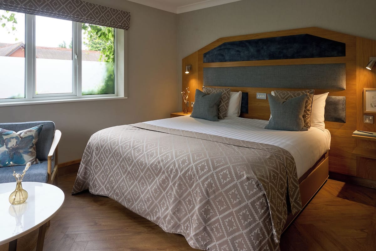 Deluxe Double Room | In-room safe, desk, soundproofing, iron/ironing board