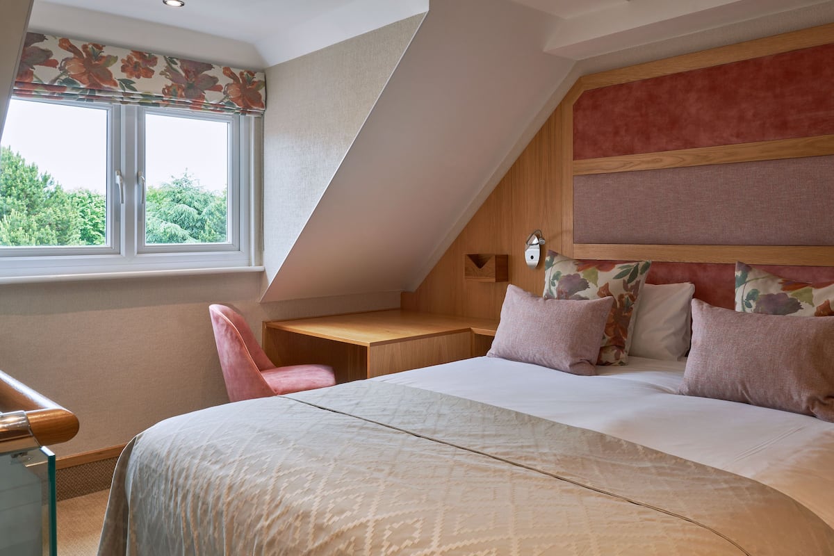 Junior Suite | In-room safe, desk, soundproofing, iron/ironing board
