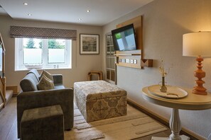 Executive Suite, 1 Double Bed | Living area | 37-inch flat-screen TV with digital channels, TV