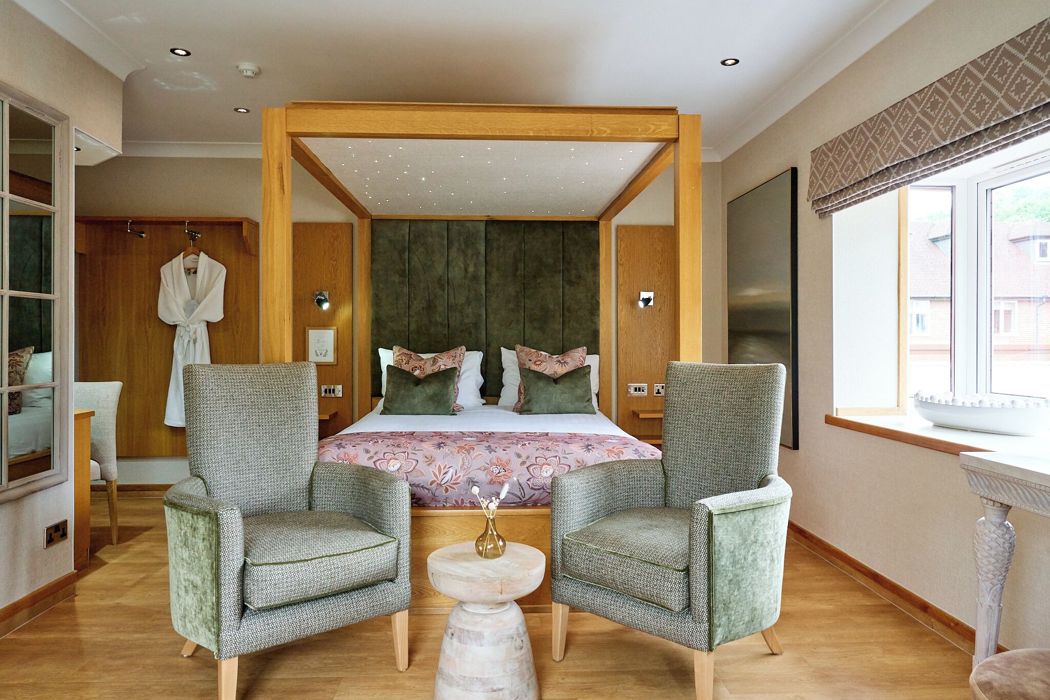 4 Poster Double  | In-room safe, desk, soundproofing, iron/ironing board