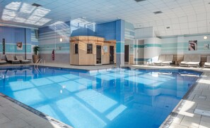 Indoor pool, sun loungers